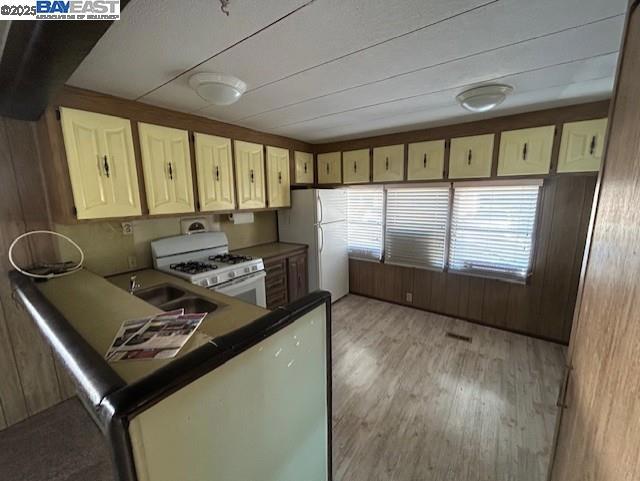 Manufactured In Park for sale at 1382 Via Deste, Livermore CA featuring 2 beds and 1 bath