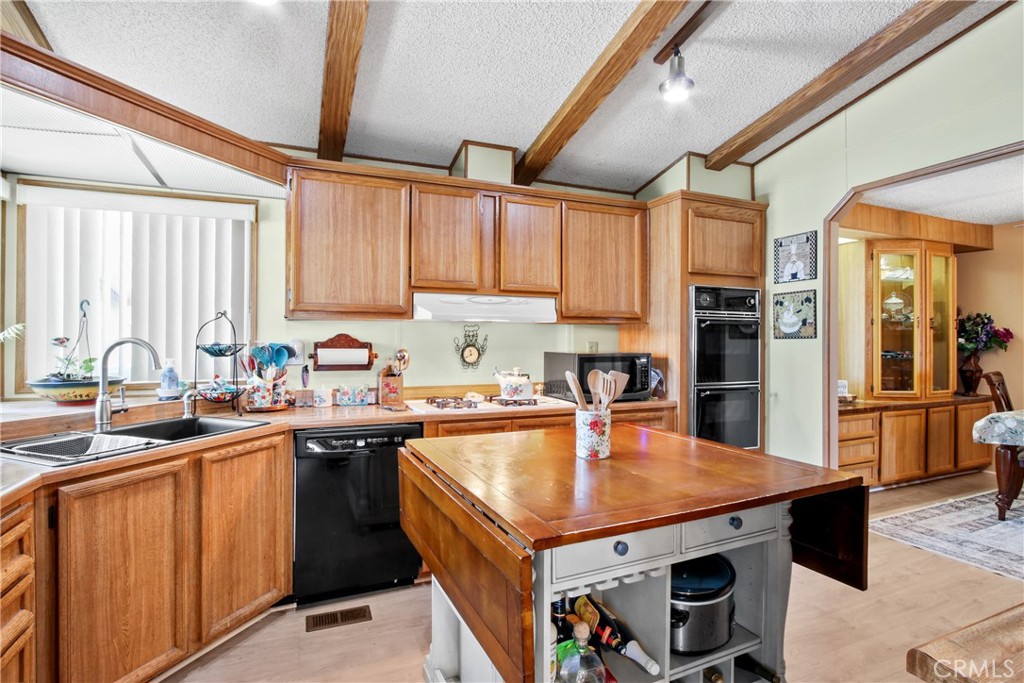 Manufactured In Park for sale at 1300 W Menlo Avenue 217, Hemet CA featuring 3 beds and 2 baths