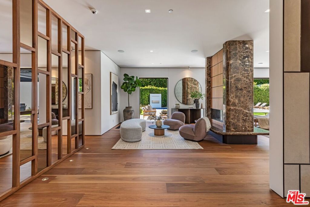 Residential Lease for rent at 927 N Whittier Drive, Beverly Hills CA featuring 9 beds and 10 baths