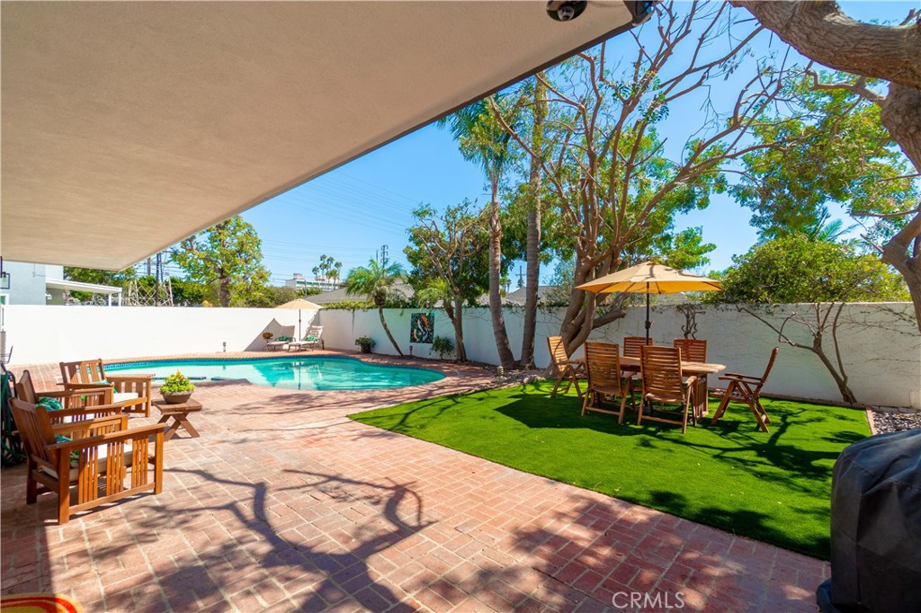 Residential for sale at 1510 E Maple Avenue, El Segundo CA featuring 5 beds and 4 baths