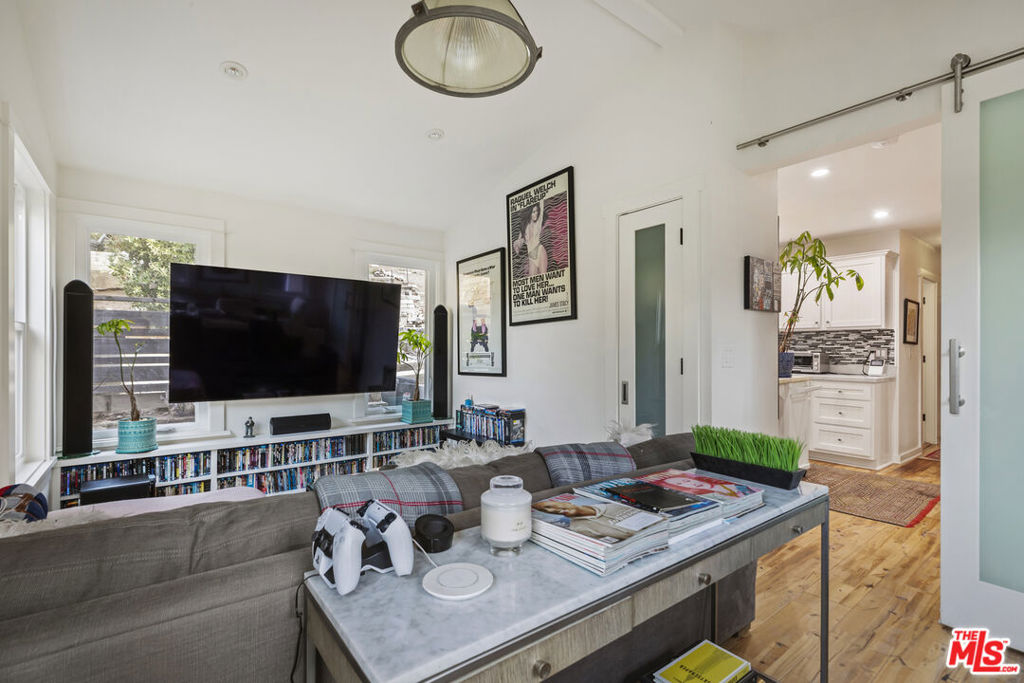 Residential Lease for rent at 3154 Carlyle Street, Los Angeles, Los Angeles County CA featuring 3 beds and 2 baths