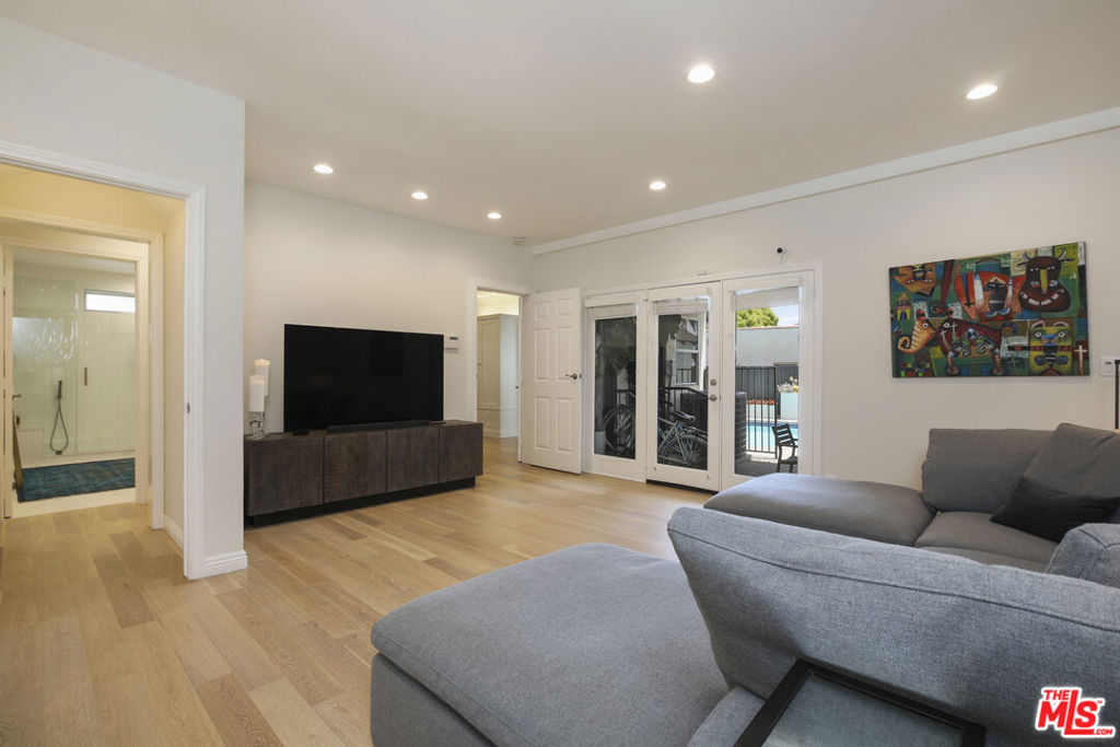 Residential Lease for rent at 3028 MOTOR Avenue, Los Angeles, Los Angeles County CA featuring 5 beds and 4 baths