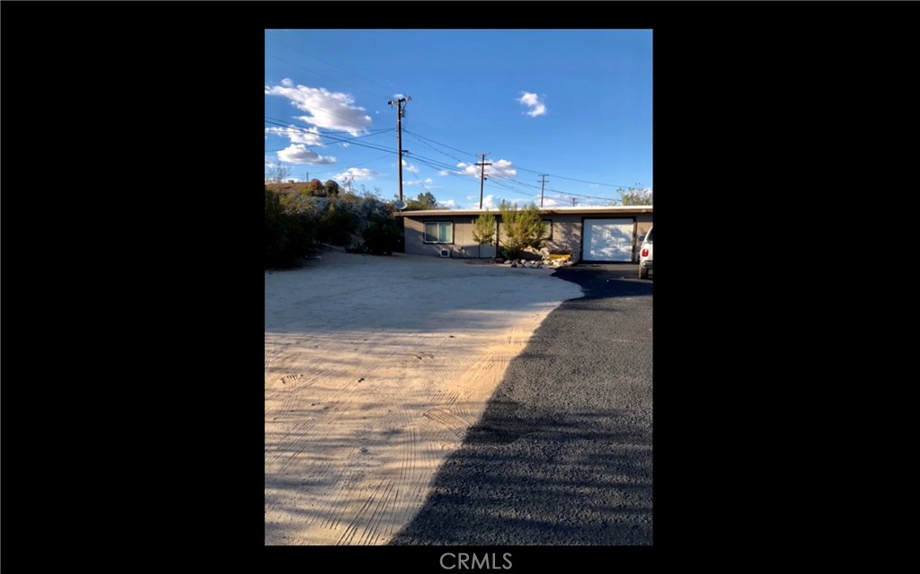 Residential Lease for rent at 6670 Pine Av, 29 Palms CA featuring 2 beds and 1 bath