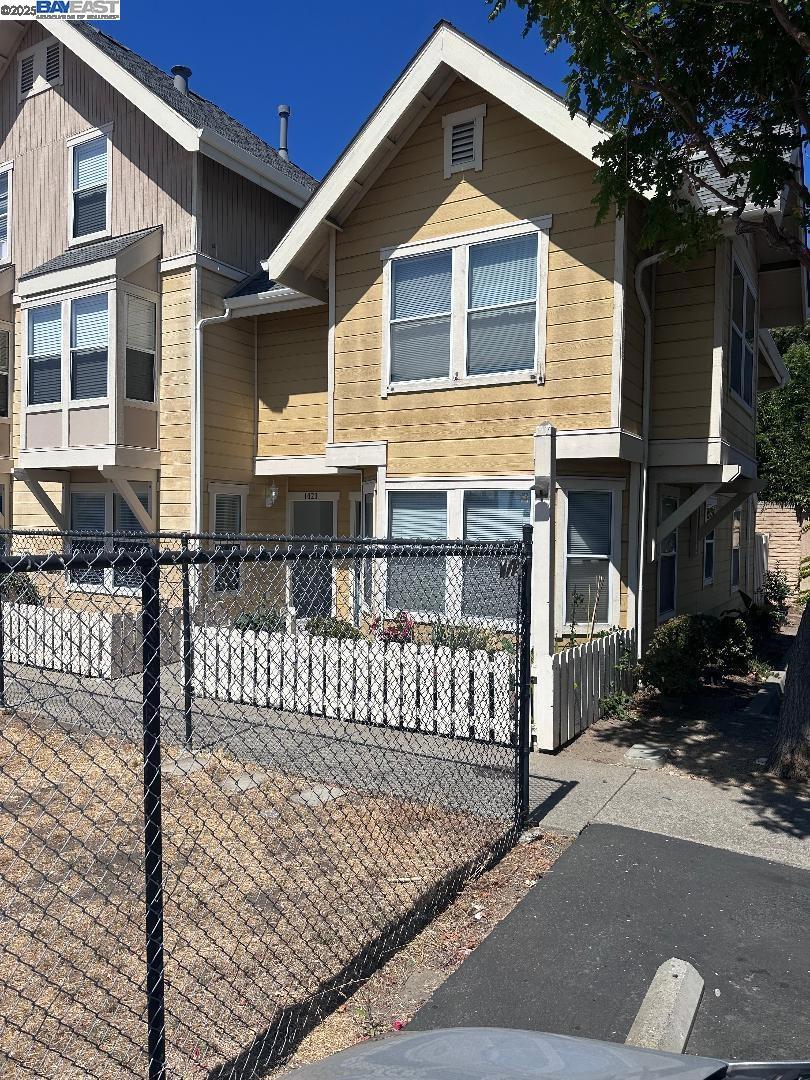 Residential for sale at 1021 Santa Ines Ct, Oakland CA featuring 3 beds and 2 baths