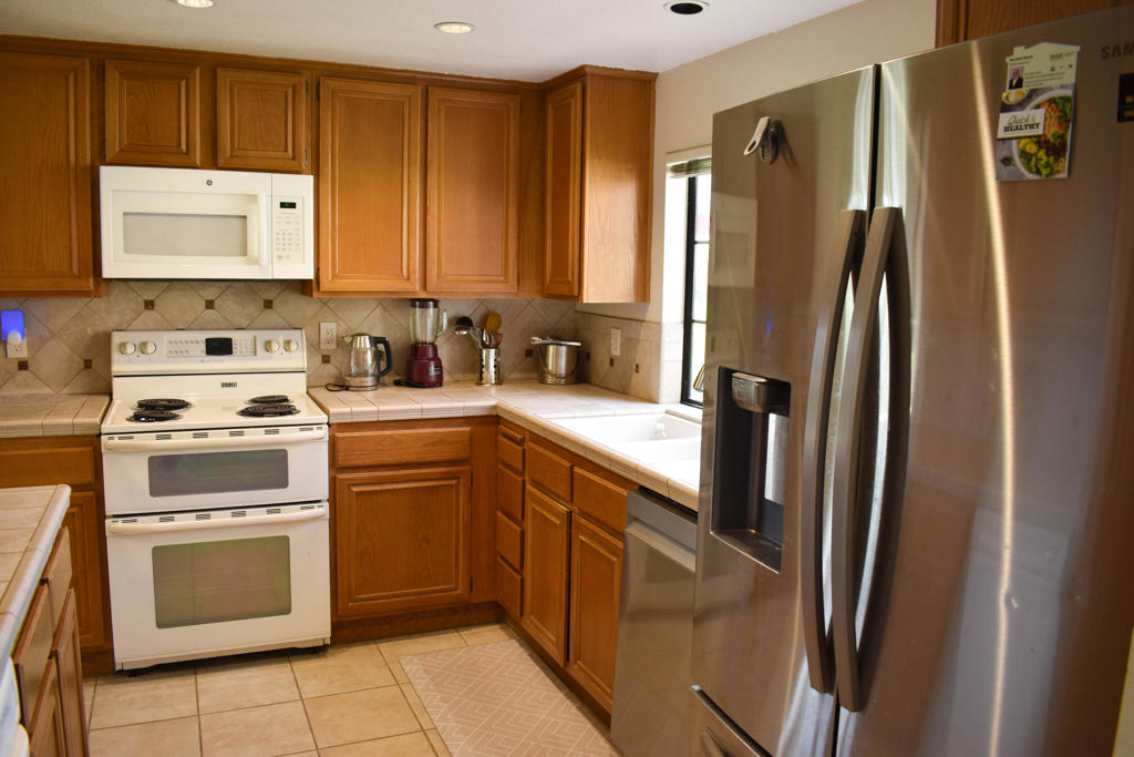 Residential Lease for rent at 113 Vitoria Lane, Palm Desert CA featuring 2 beds and 2 baths