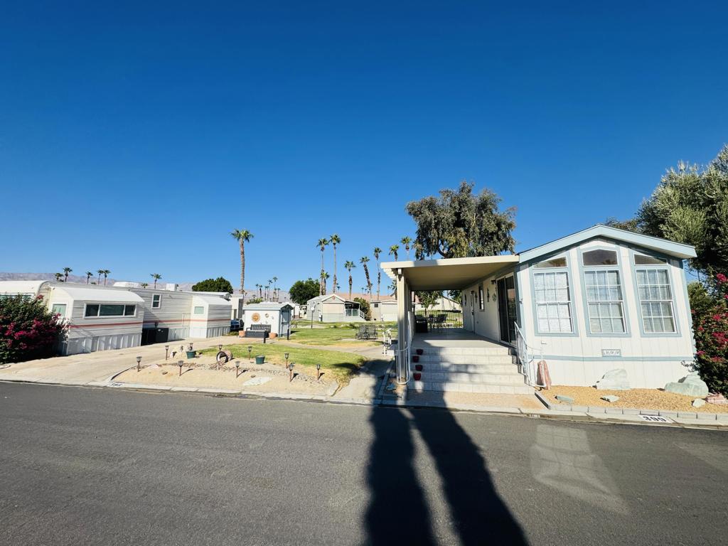 Manufactured In Park for sale at 84250 Indio Springs Parkway 399, Indio CA featuring 1 bed and 1 bath