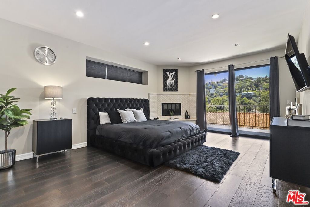 Residential Lease for rent at 5940 Manola Way, Los Angeles, Los Angeles County CA featuring 4 beds and 4 baths