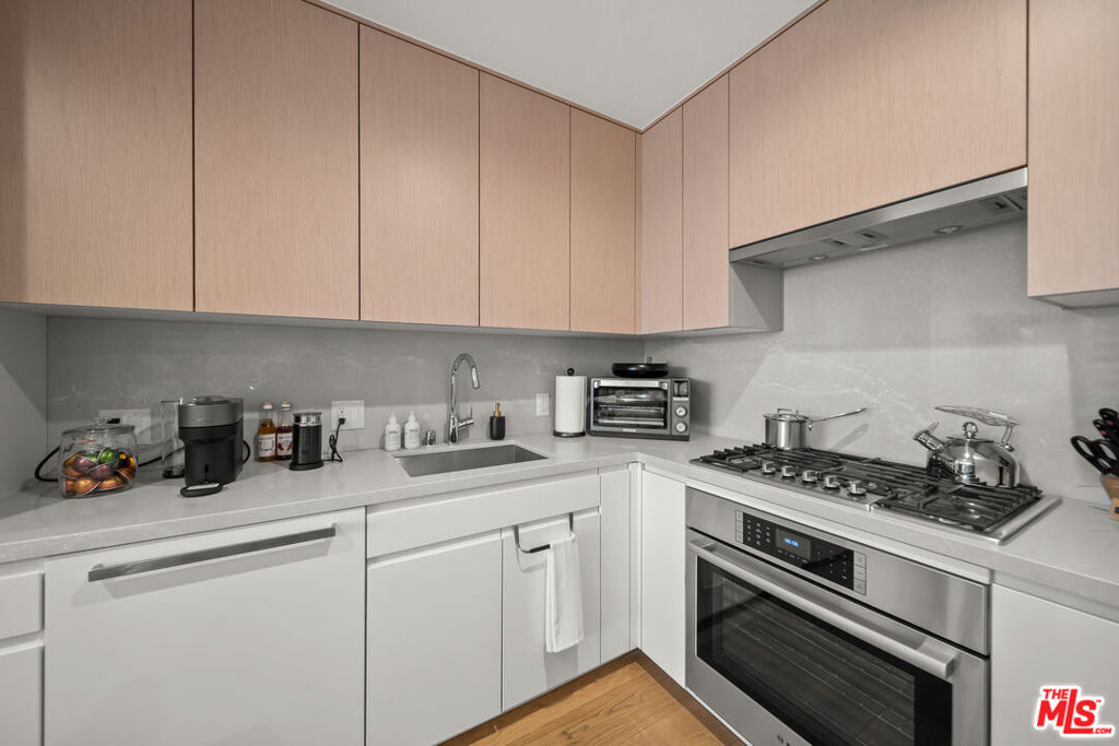 Residential for sale at 877 Francisco Street #1715, Los Angeles CA and 1 bath