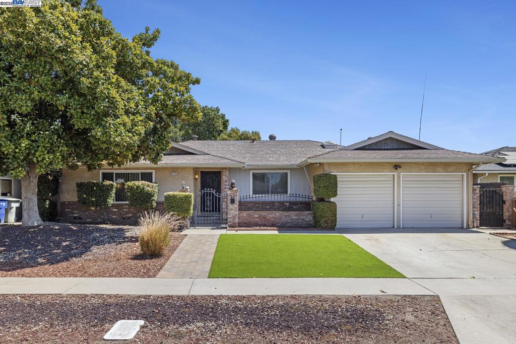 Residential for sale at 6578 N Callisch, Fresno CA featuring 3 beds and 3 baths