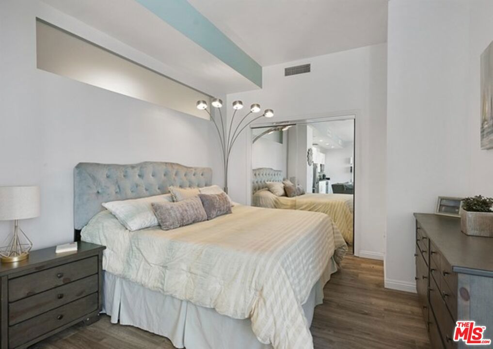 Residential Lease for rent at 1100 Wilshire Boulevard 2201, Los Angeles, Los Angeles County CA and 1 bath