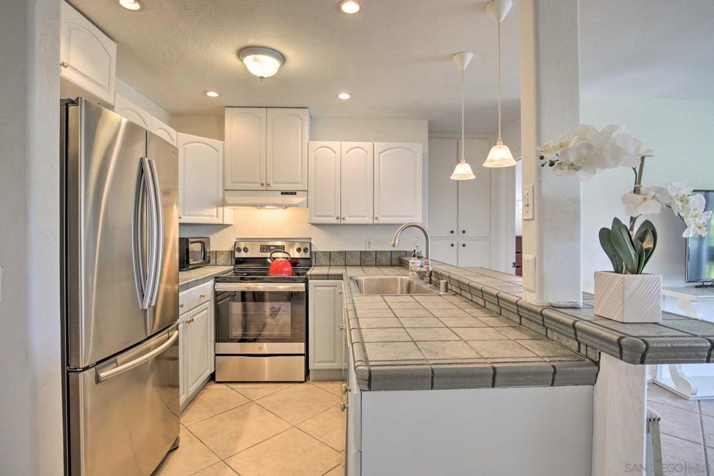 Residential Lease for rent at 4060 Huerfano Ave 246, San Diego, San Diego County CA featuring 2 beds and 2 baths