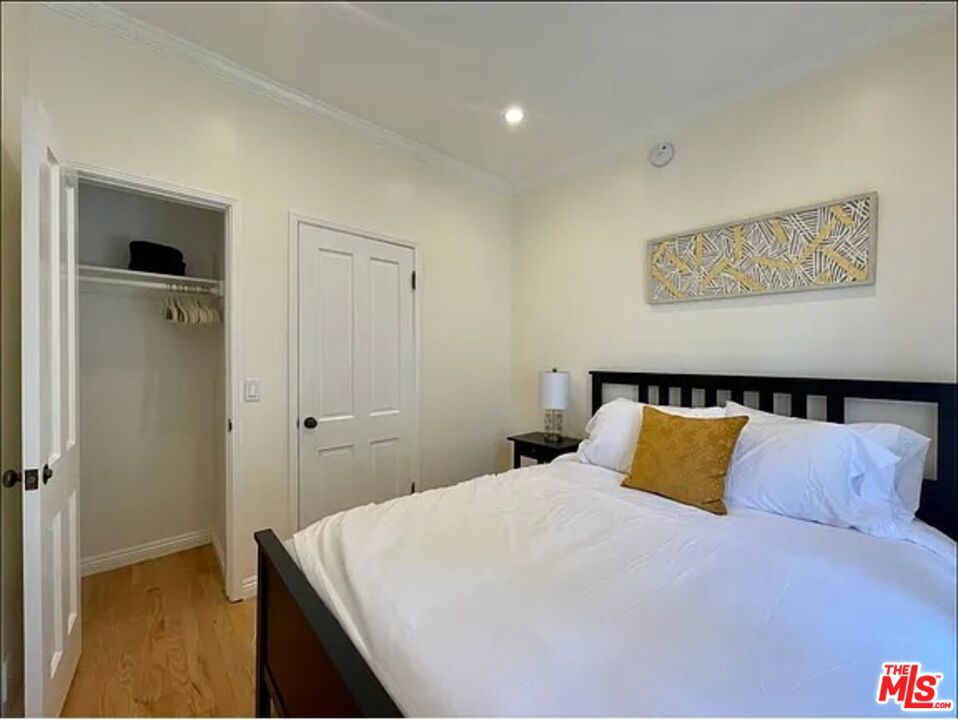 Residential Lease for rent at 429 Ocean Avenue 7, Santa Monica, Los Angeles County CA featuring 2 beds and 1 bath