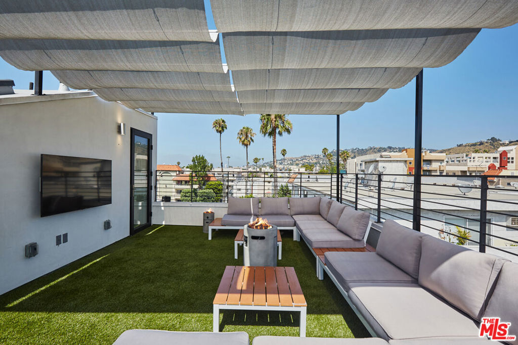 Residential Lease for rent at 1337 N Fuller Avenue, Los Angeles, Los Angeles County CA featuring 3 beds and 4 baths