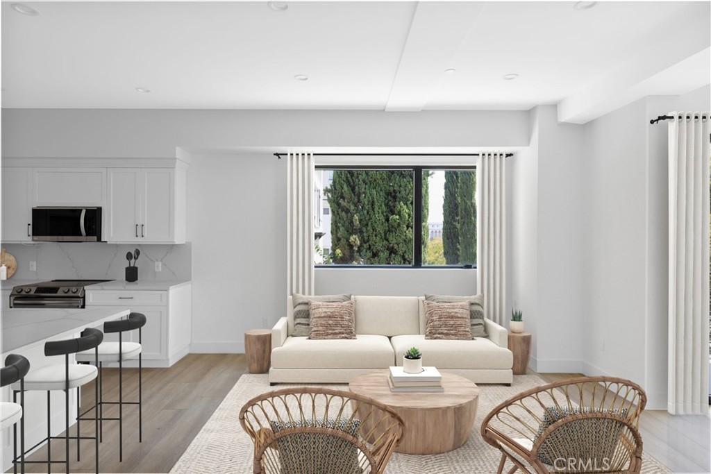 Residential Lease for rent at 4827 Oakwood Avenue, Los Angeles, Los Angeles County CA featuring 4 beds and 5 baths