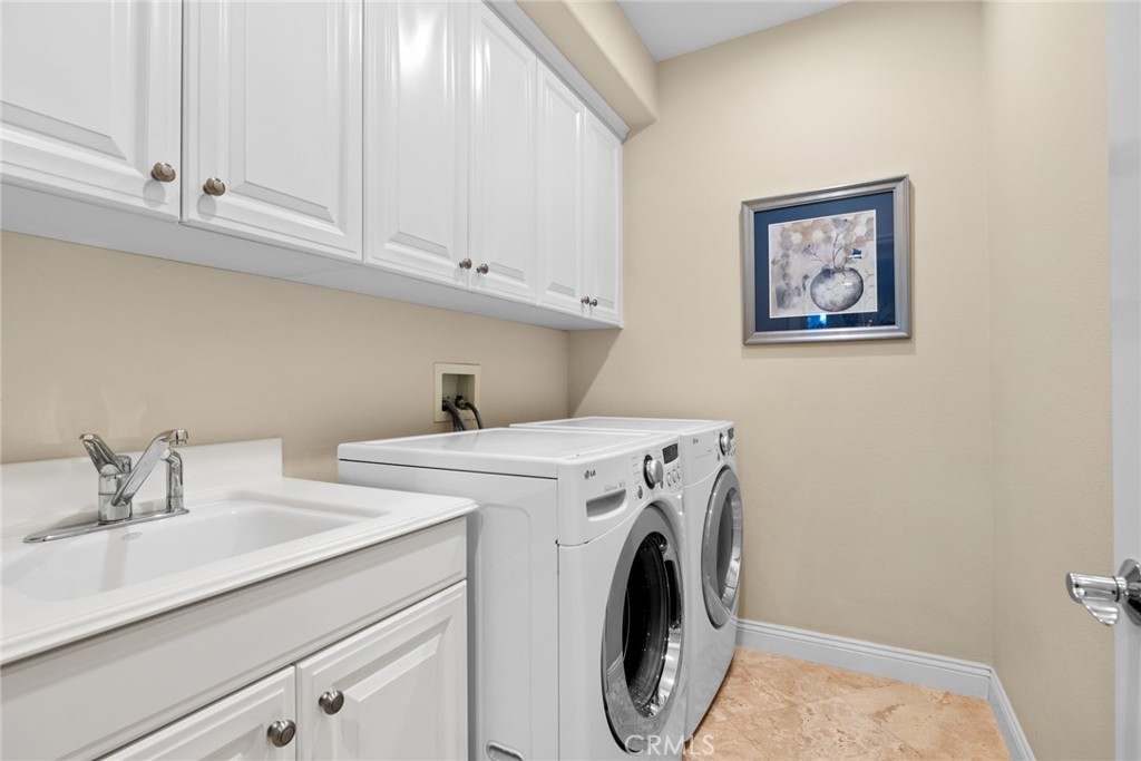 Residential Lease for rent at 15 Vista Cielo, Dana Point CA featuring 5 beds and 5 baths