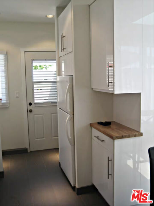 Residential Lease for rent at 4125 1/4 Huron Avenue, Culver City, Los Angeles County CA featuring 1 bed and 1 bath