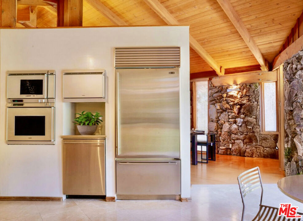 Residential for sale at 1926 Calle Yucca, Thousand Oaks CA featuring 3 beds and 3 baths