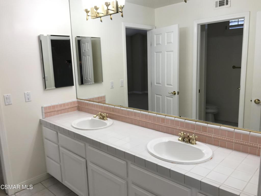 Residential Lease for rent at 506 Ravensbury Street, Lake Sherwood CA featuring 4 beds and 3 baths