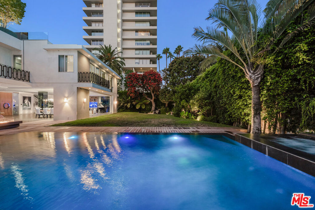 Residential Lease for rent at 1111 Sierra Alta Way, Beverly Hills CA featuring 8 beds and 10 baths