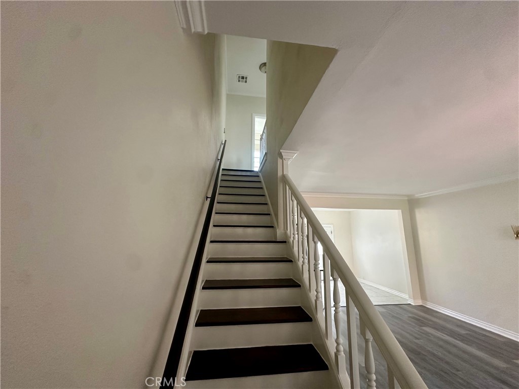 Residential Lease for rent at 1760 N Las Palmas Avenue, Los Angeles, Los Angeles County CA featuring 2 beds and 1 bath