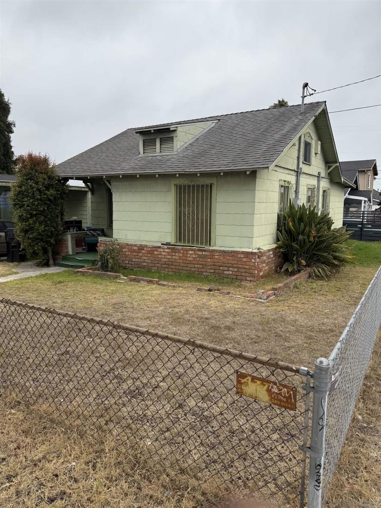 Residential for sale at 3203 Webster Ave, San Diego CA featuring 3 beds and 1 bath