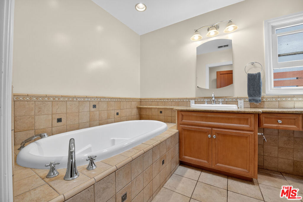 Residential Lease for rent at 3020 Dow Avenue, Redondo Beach, Los Angeles County CA featuring 3 beds and 2 baths