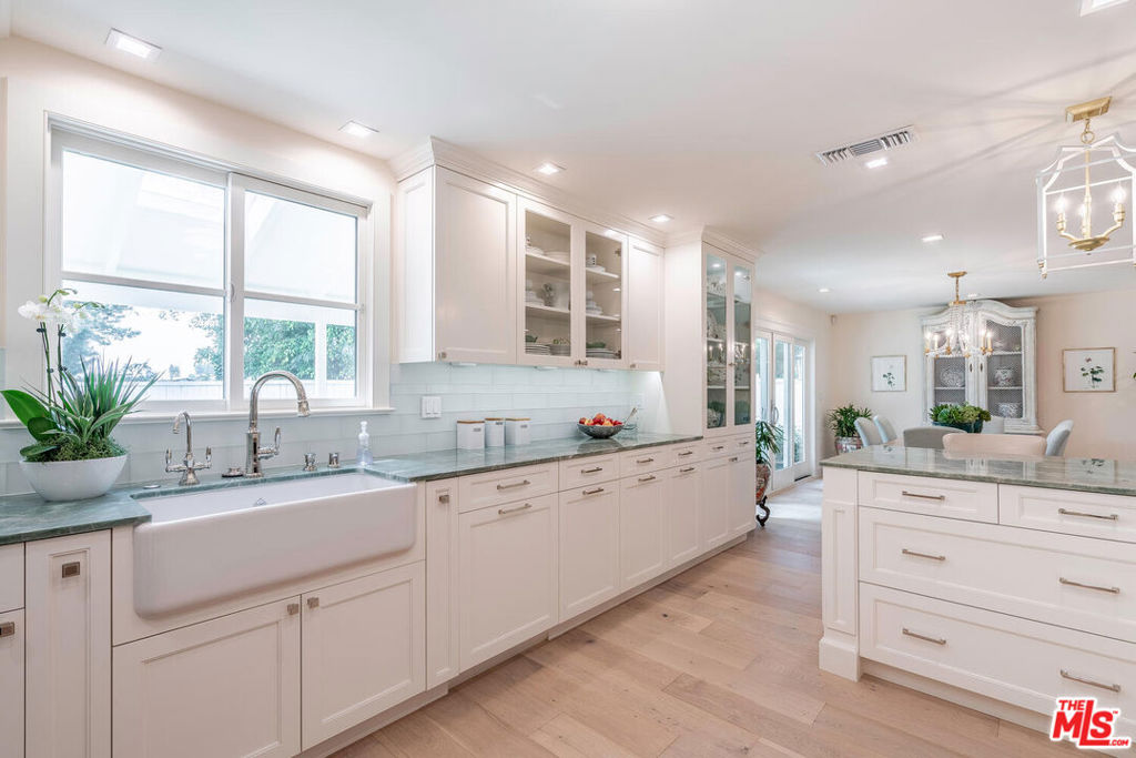 Residential Lease for rent at 10821 Savona Road, Los Angeles, Los Angeles County CA featuring 5 beds and 4 baths