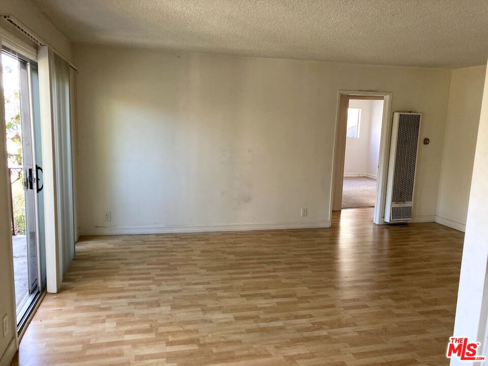 Residential Lease for rent at 1338 14TH Street 101, Santa Monica, Los Angeles County CA featuring 2 beds and 2 baths