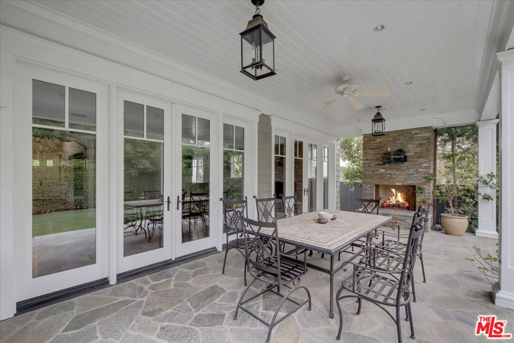 Residential Lease for rent at 117 S BURLINGAME Avenue, Los Angeles, Los Angeles County CA featuring 6 beds and 8 baths