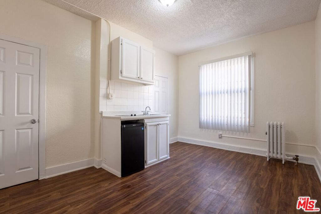 Residential Lease for rent at 729 S Union Avenue 200, Los Angeles, Los Angeles County CA and 1 bath