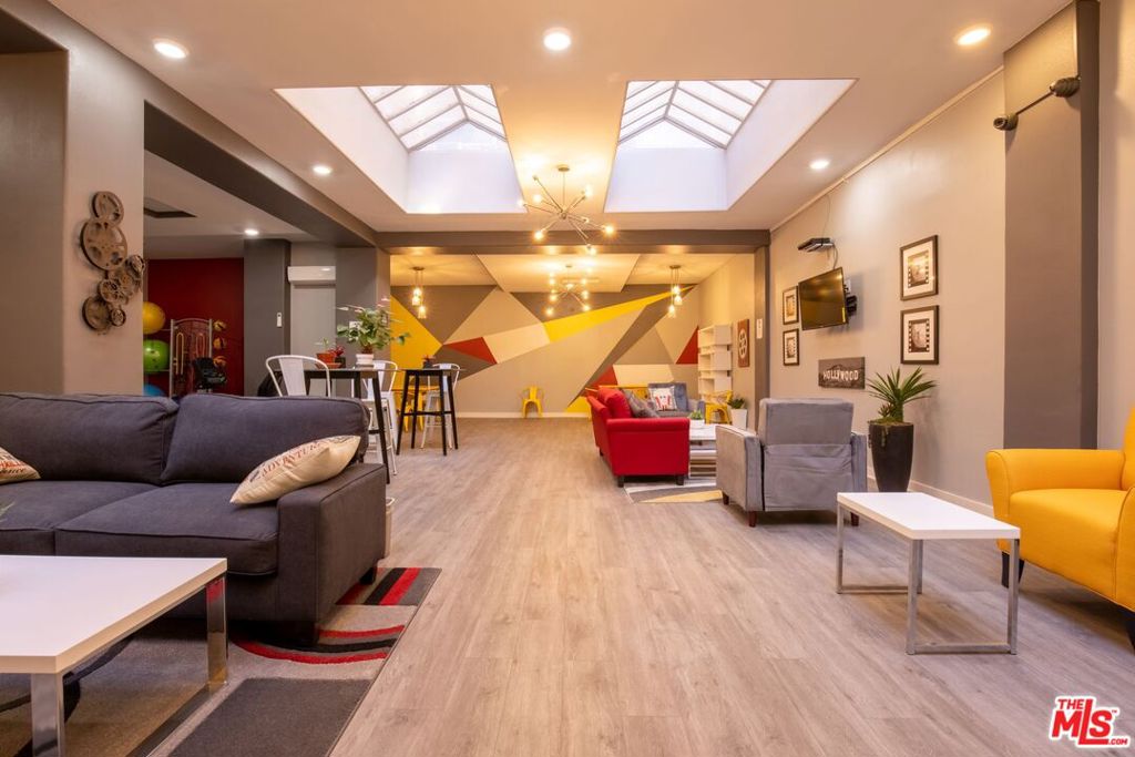 Residential Lease for rent at 729 S Union Avenue 406, Los Angeles, Los Angeles County CA featuring 1 bed and 1 bath