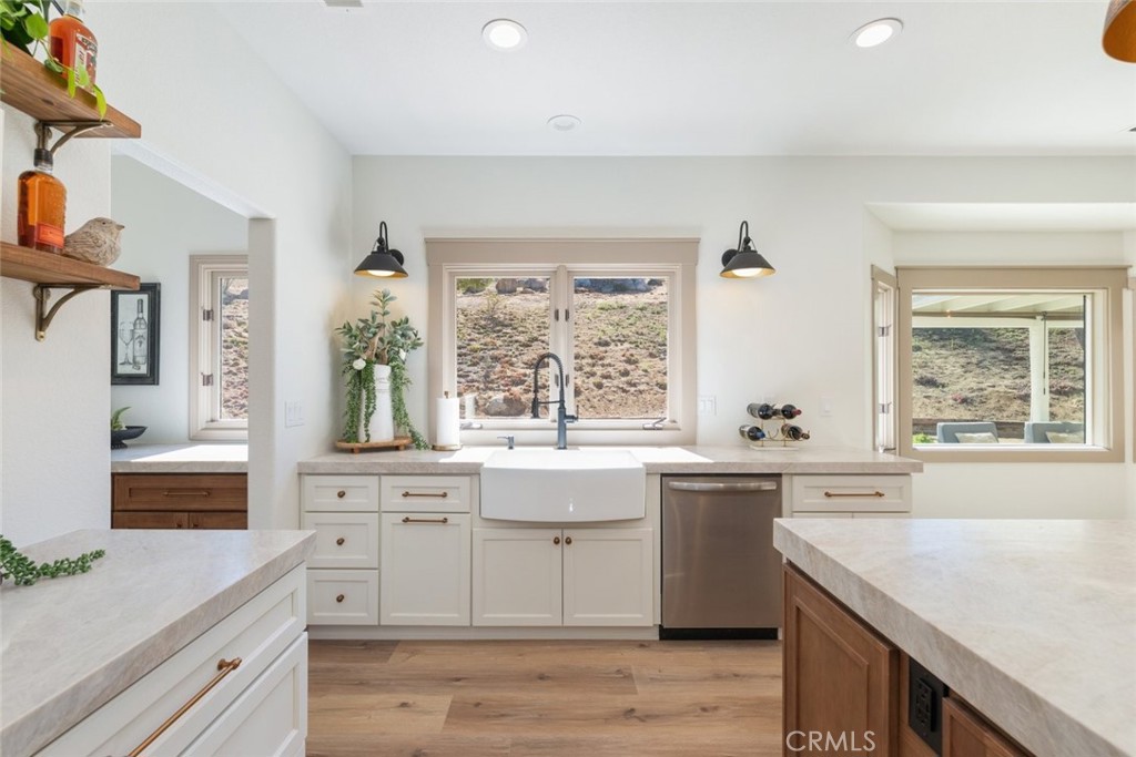 Residential for sale at 40994 Calle Bandido, Murrieta CA featuring 3 beds and 3 baths