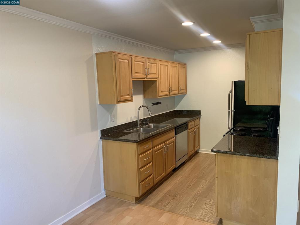 Residential for sale at 96 Lakeshore Ct, Richmond CA featuring 1 bed and 1 bath