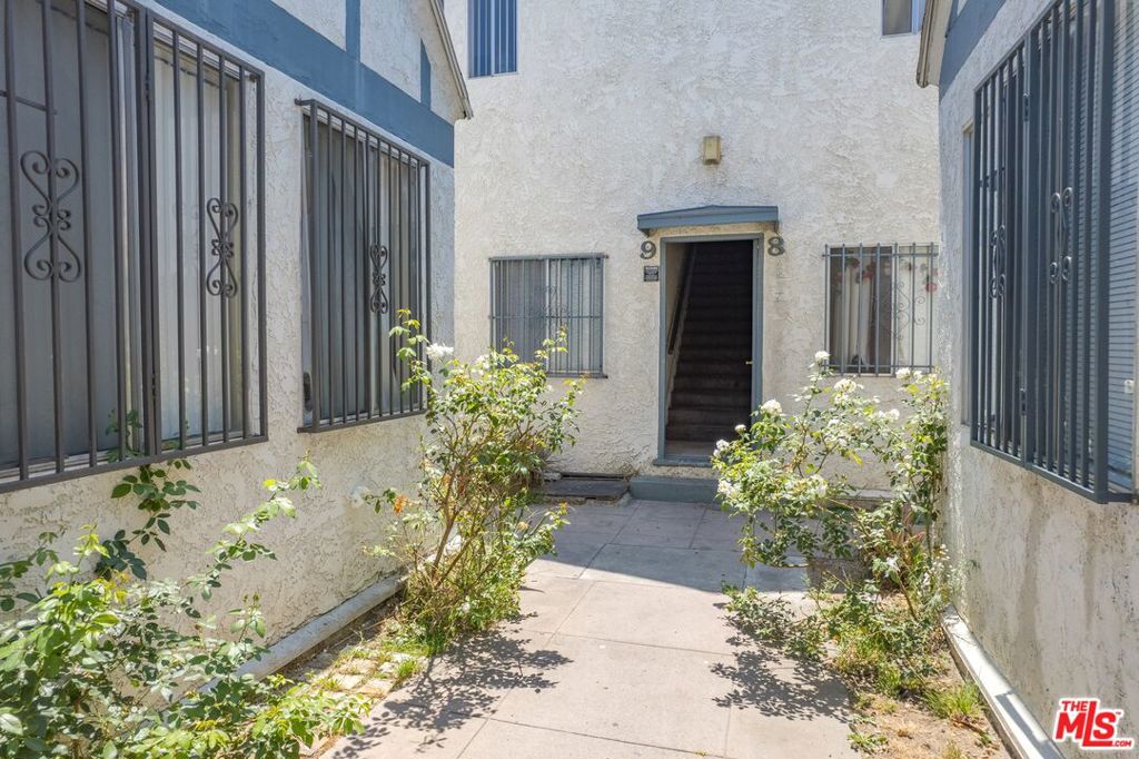 Residential Income for sale at 526 -534 W 47th Street, Los Angeles CA featuring 21 beds and 19 baths