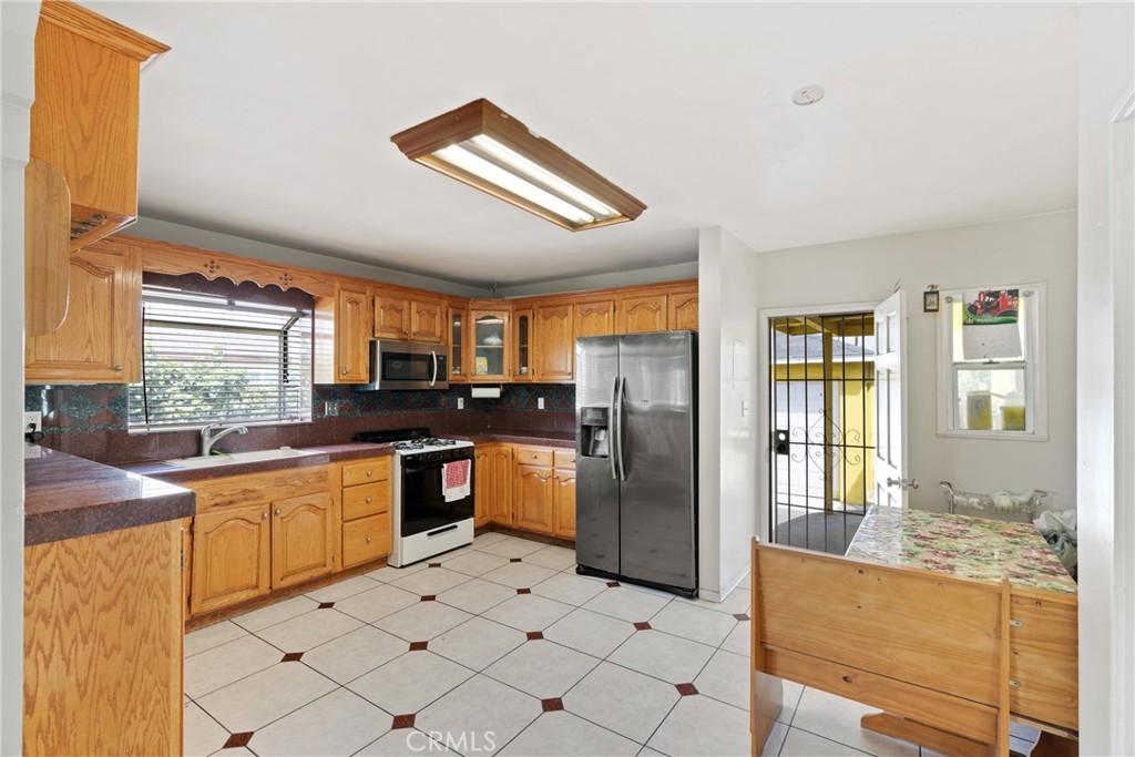 Residential for sale at 4633 Leonis Street, Commerce CA featuring 3 beds and 1 bath