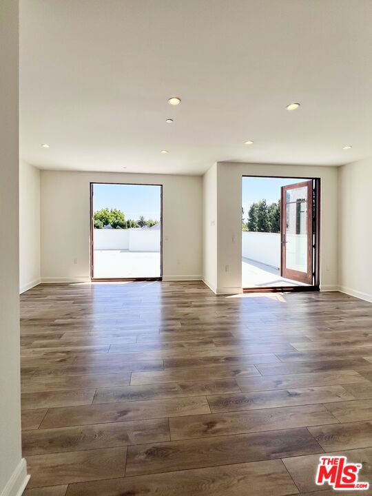 Residential Lease for rent at 859 S LUCERNE Boulevard PH2, Los Angeles, Los Angeles County CA featuring 3 beds and 4 baths