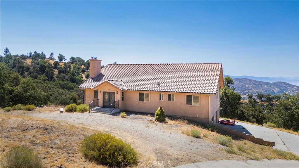 Residential for sale at 29600 Goldspike Road, Tehachapi CA featuring 2 beds and 3 baths