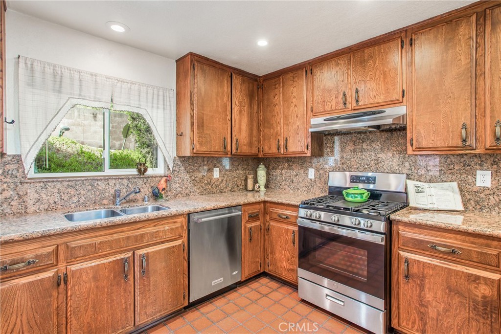 Residential for sale at 505 E Sunset Drive N, Redlands CA featuring 3 beds and 3 baths