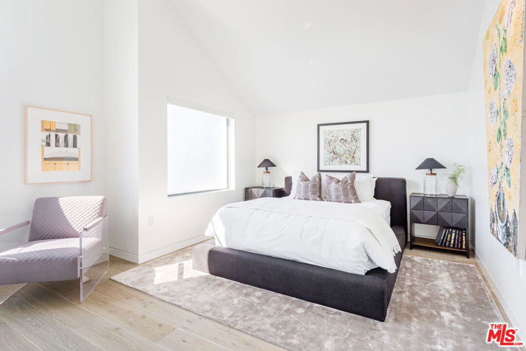 Residential Lease for rent at 8600 Wilshire Boulevard PH20, Beverly Hills, Los Angeles County CA featuring 3 beds and 4 baths