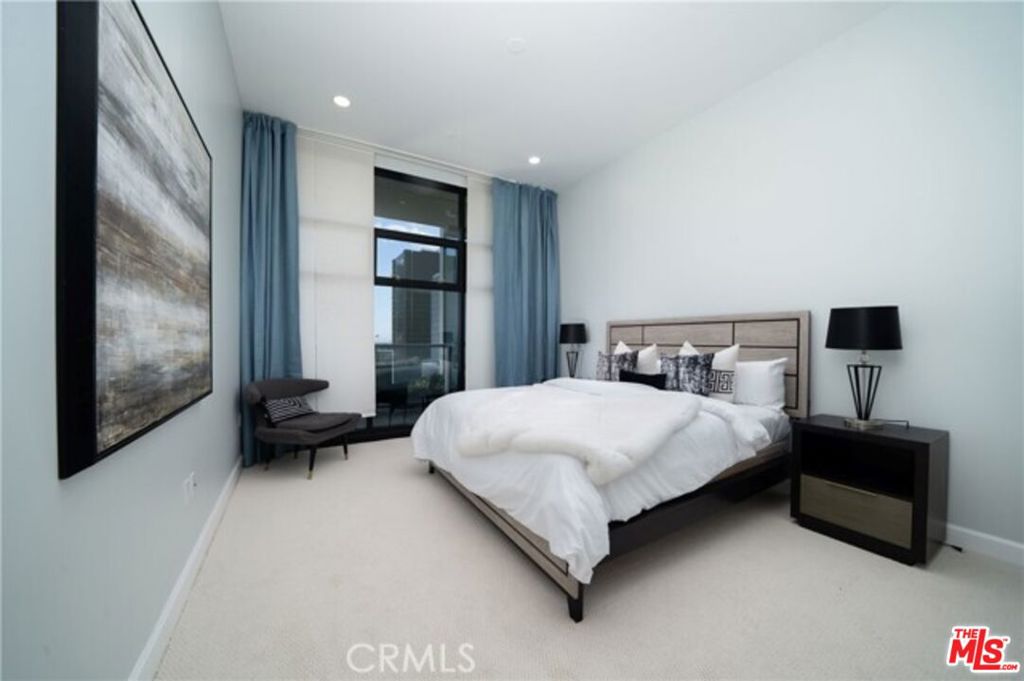 Residential Lease for rent at 3223 W 6th Street 808, Los Angeles, Los Angeles County CA featuring 1 bed and 2 baths