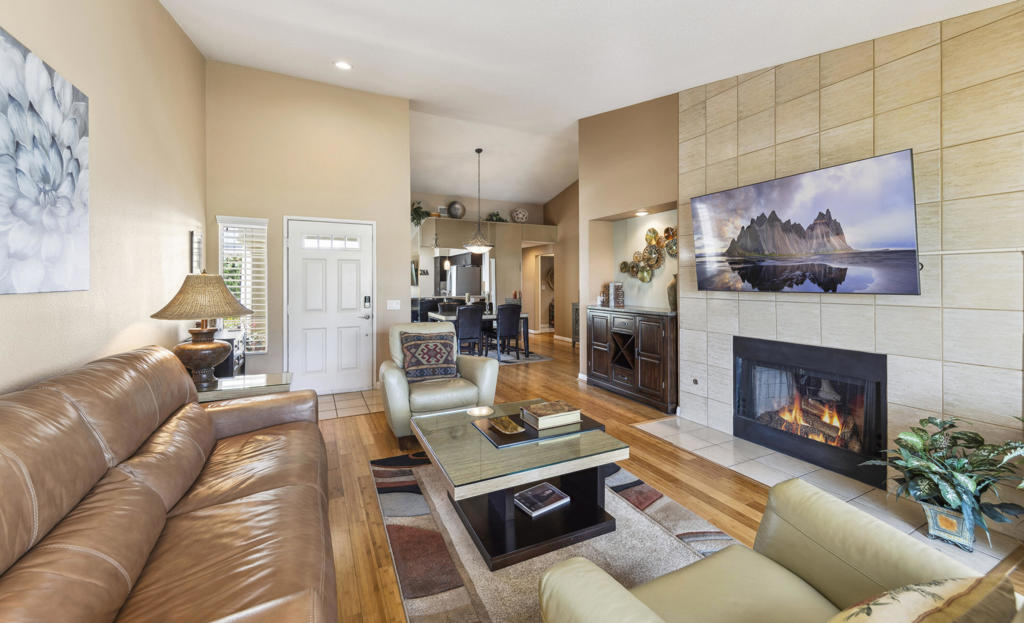 Residential Lease for rent at 651 Vista Lago Circle N, Palm Desert CA featuring 2 beds and 2 baths