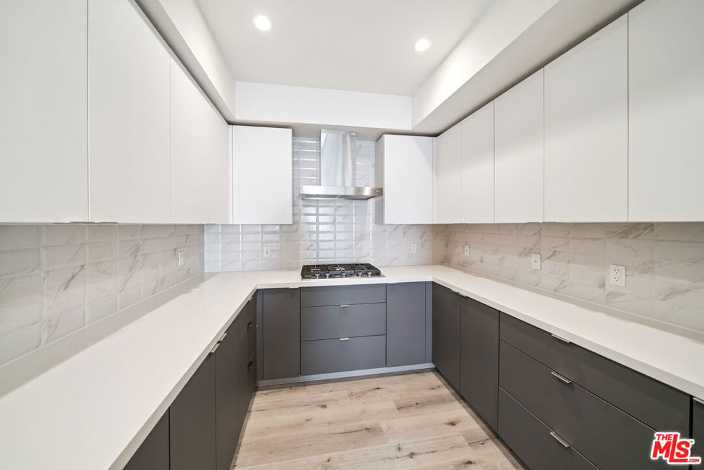 Residential Lease for rent at 1226 S Bedford Street 103, Los Angeles, Los Angeles County CA featuring 3 beds and 4 baths