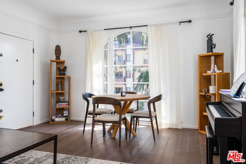 Residential Lease for rent at 101 N Clark 103, Los Angeles, Los Angeles County CA featuring 2 beds and 2 baths