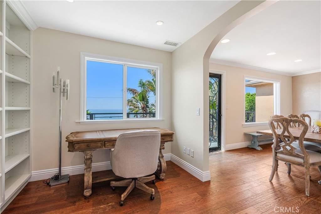 Residential Lease for rent at 21549 Pacific Coast Highway, Malibu CA featuring 3 beds and 2 baths