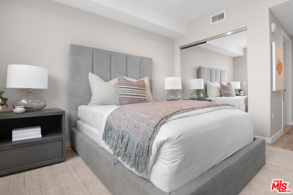 Residential Lease for rent at 1226 S Bedford Street 504, Los Angeles, Los Angeles County CA featuring 3 beds and 4 baths