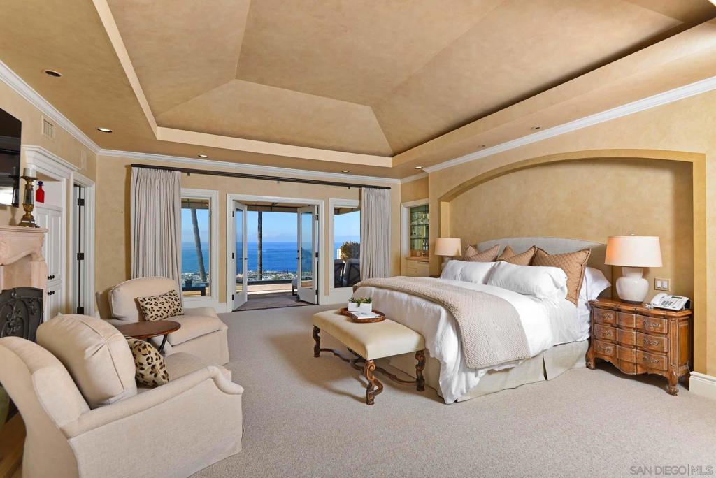 Residential Lease for rent at 7304 Encelia Dr, La Jolla, San Diego County CA featuring 6 beds and 9 baths