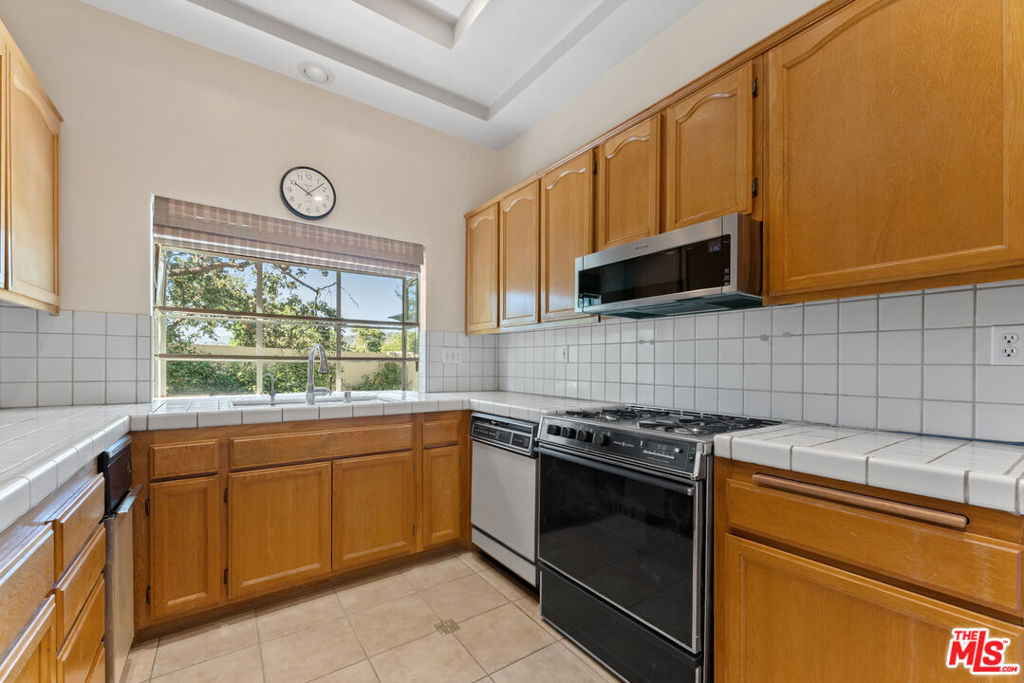 Residential for sale at 3091 E Hillcrest Drive, Westlake Village CA featuring 3 beds and 3 baths