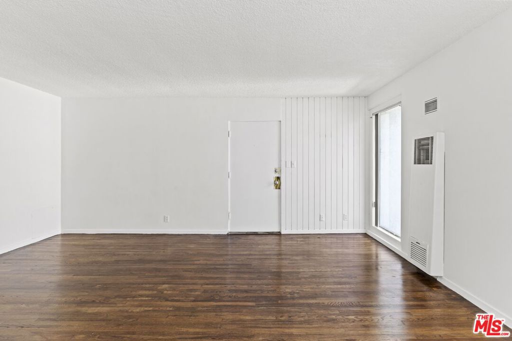 Residential Lease for rent at 1233 BARRY Avenue 201, Los Angeles, Los Angeles County CA featuring 2 beds and 1 bath