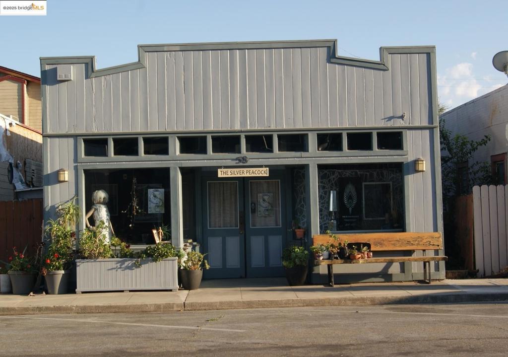 Residential for sale at 58 Main St., Isleton CA featuring 2 beds and 3 baths