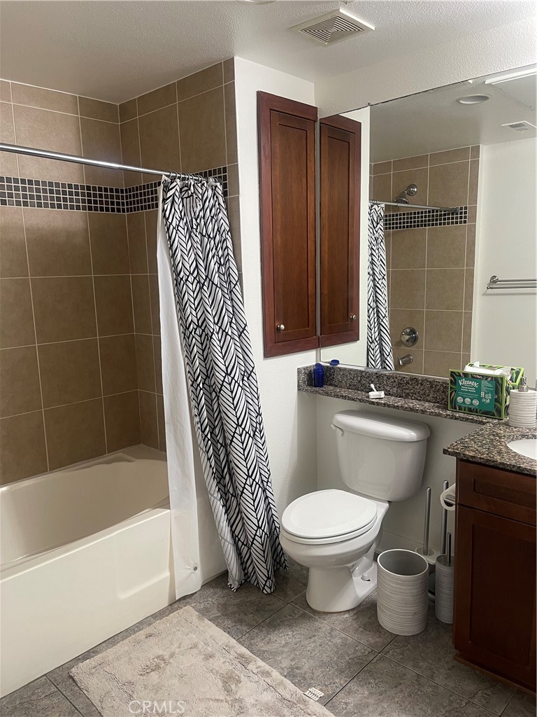 Residential Lease for rent at 1138 Scholarship, Irvine CA featuring 1 bed and 1 bath